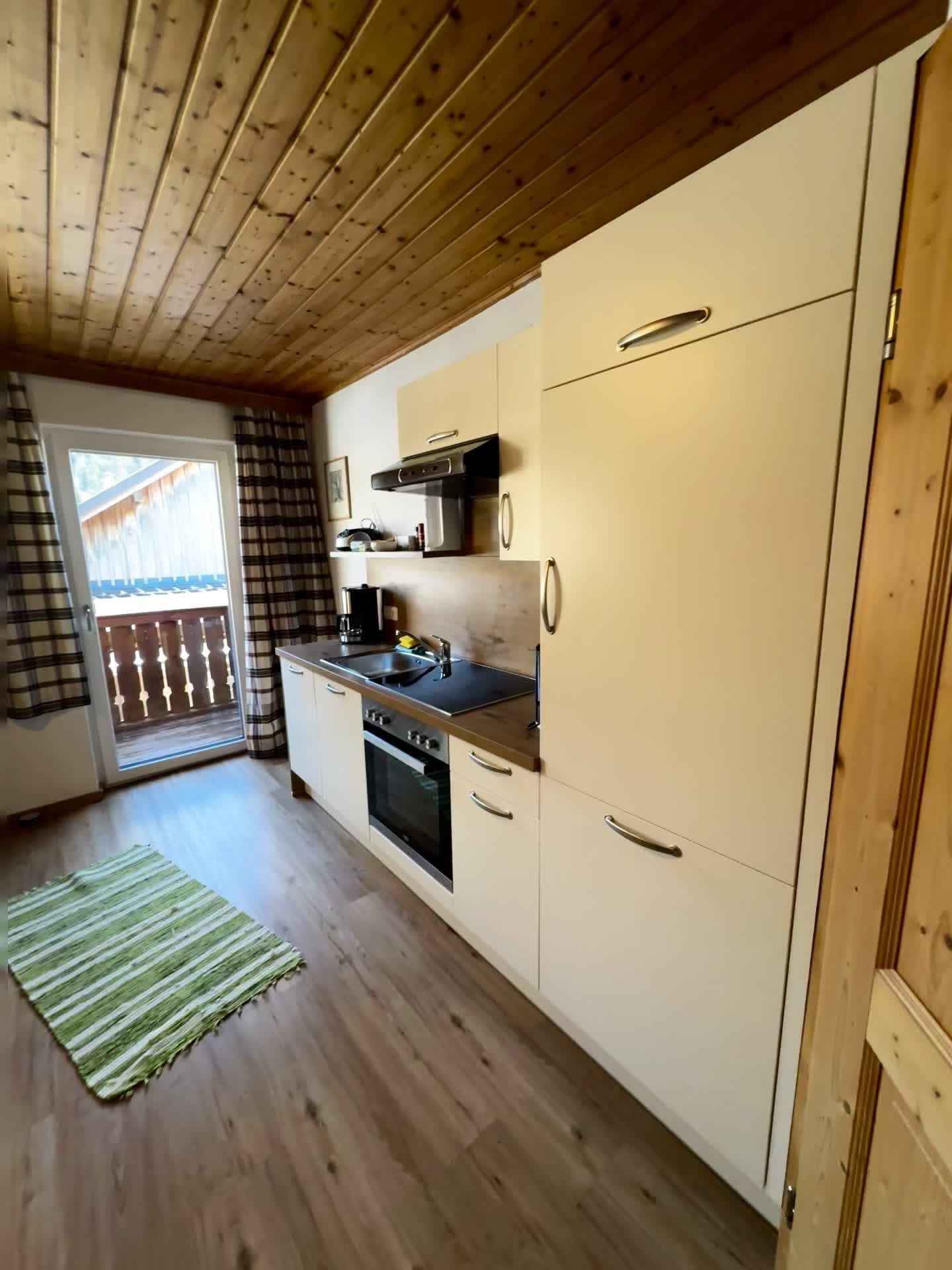 Heli's Holiday Suites | Ferienwohnung Balkon-Sandling - 4