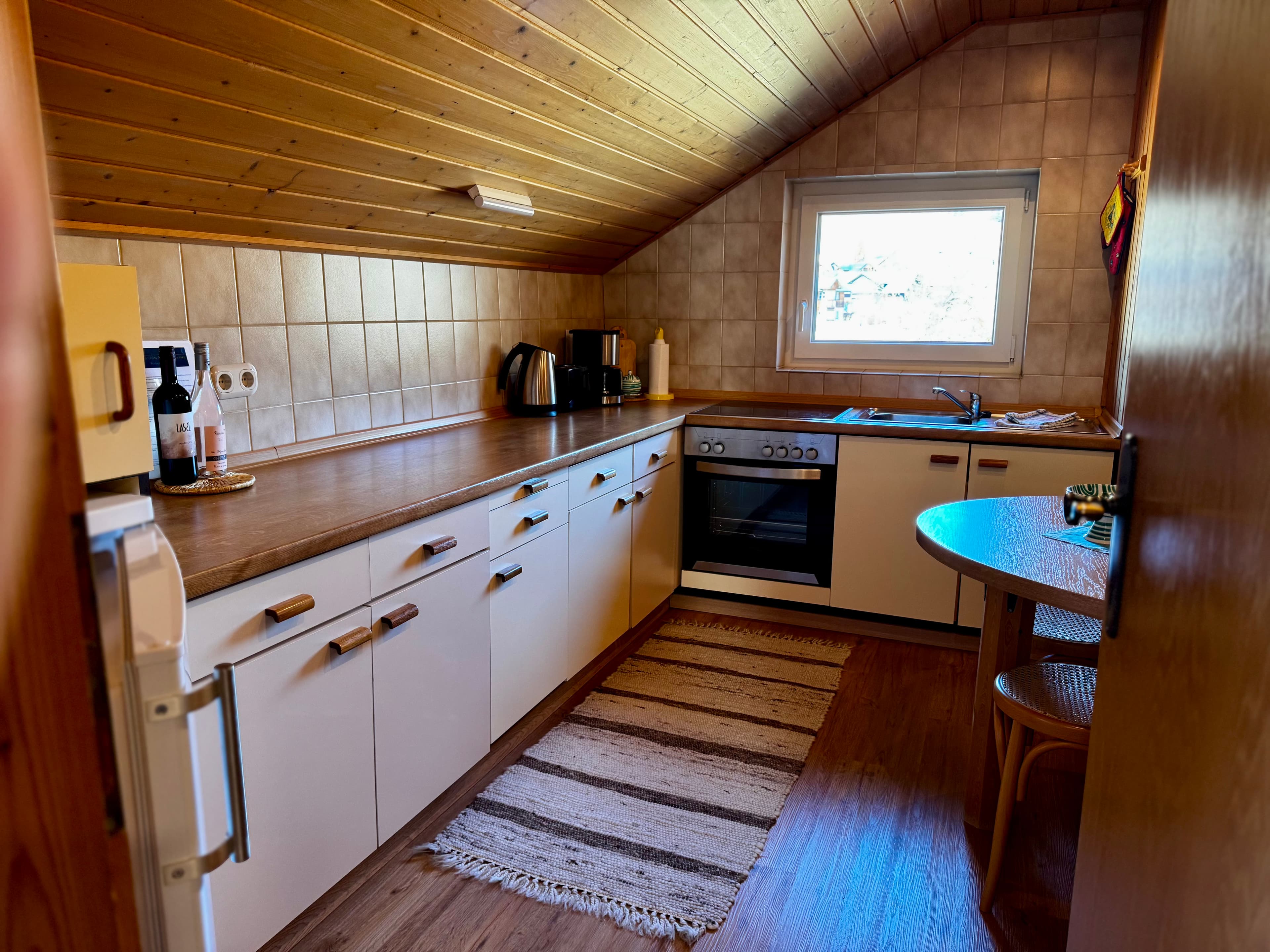 Heli's Holiday Suites | Ferienwohnung Balkon-Trisselwand - 4