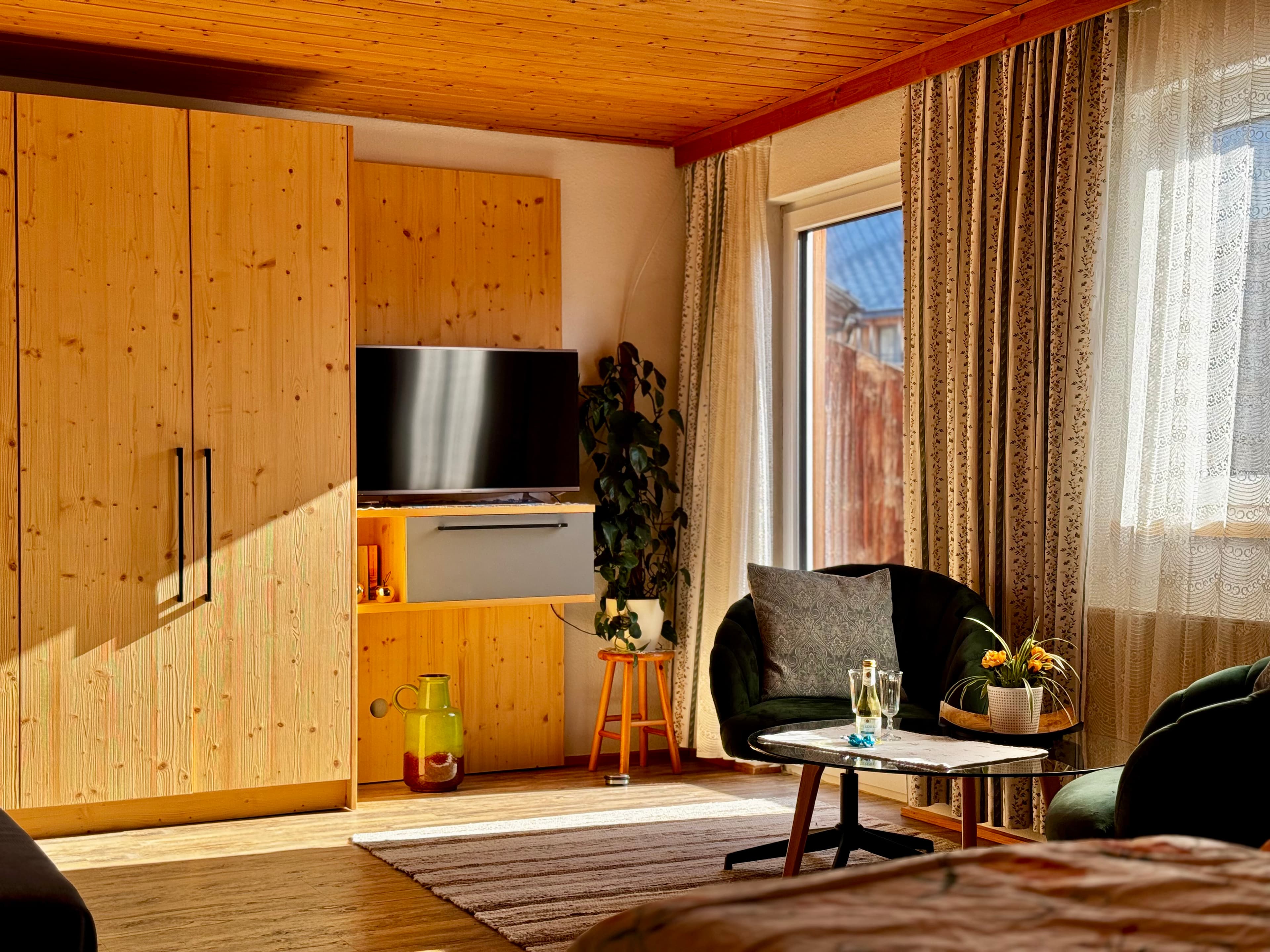 Heli's Holiday Suites | Ferienwohnung Balkon-Trisselwand